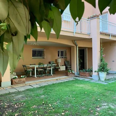 La Casa In Pineta Di Fronte Al Mare 아파트